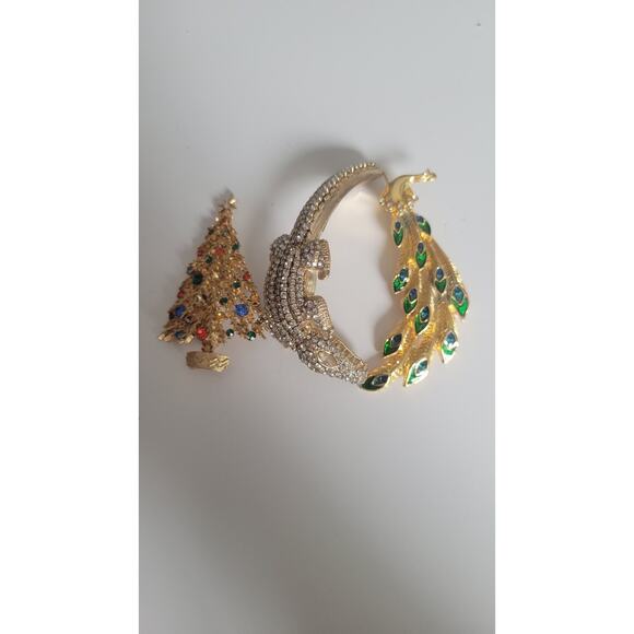 Vintage Jewelry Lot -Gold Tone Rhinestone Alligator, Peacock & ART Christmas Tre - Picture 1 of 6
